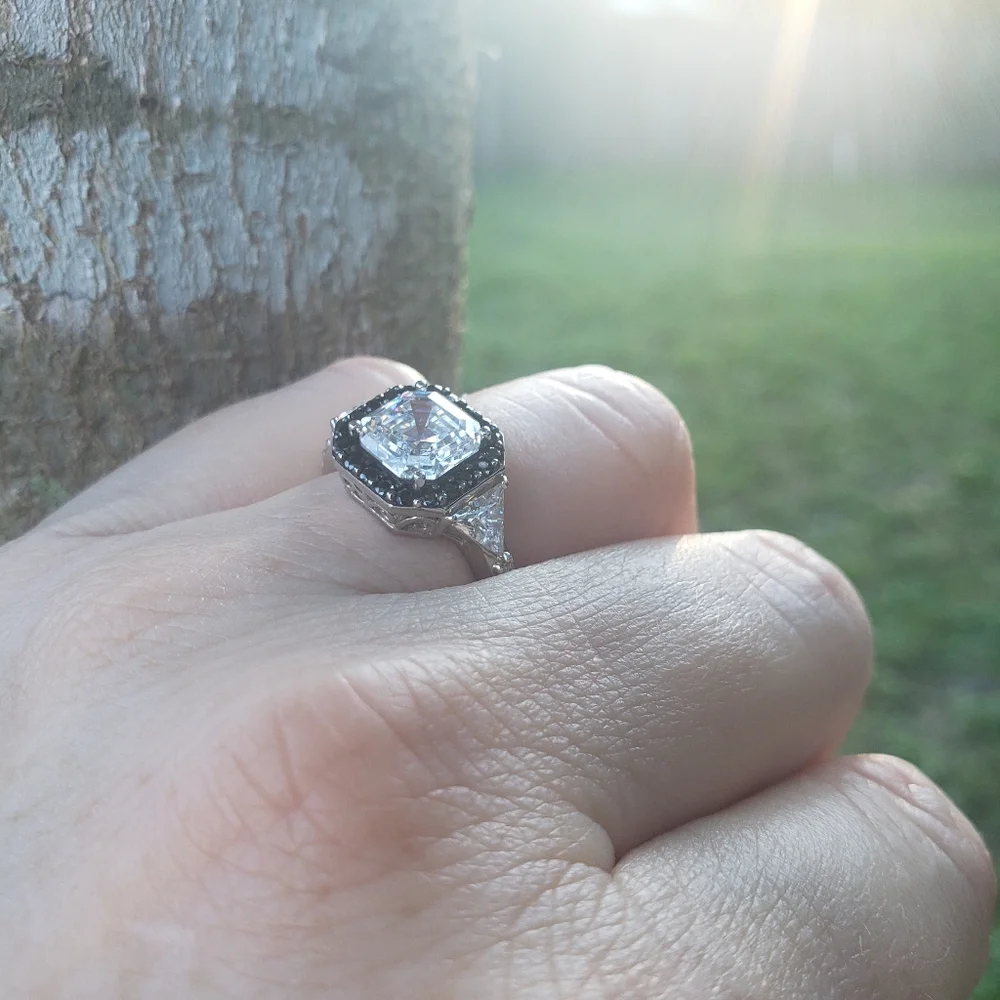 DIAMONIQUE ASSCHER RING - Picture 5 of 9